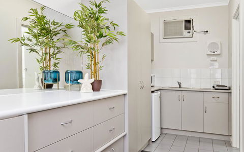 Glenelg Oasis Studios - Accommodation Whitsundays 7