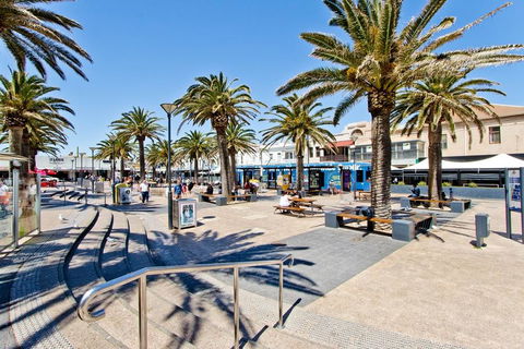 Glenelg Oasis Studios - Accommodation Whitsundays 14
