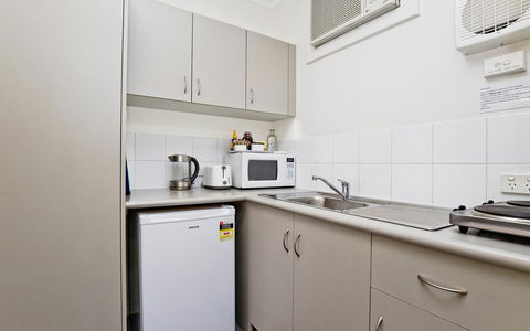 Glenelg Oasis Studios - Accommodation Whitsundays 10