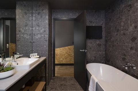 Marion Hotel - Accommodation Whitsundays 35