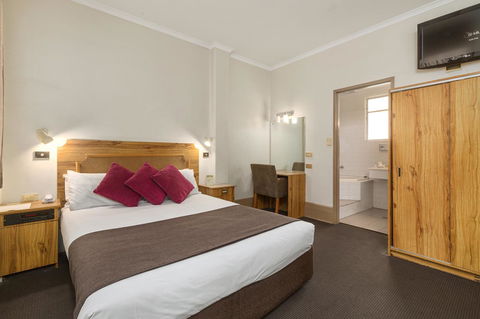 Adelaide Paringa - Accommodation Whitsundays 9