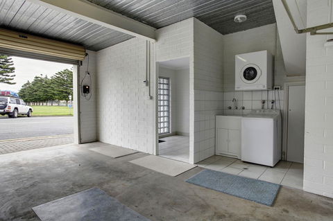 Tasman Beachside Apartment - Accommodation Whitsundays 11