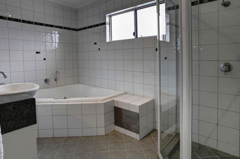 Tasman Beachside Apartment - Accommodation Whitsundays 10