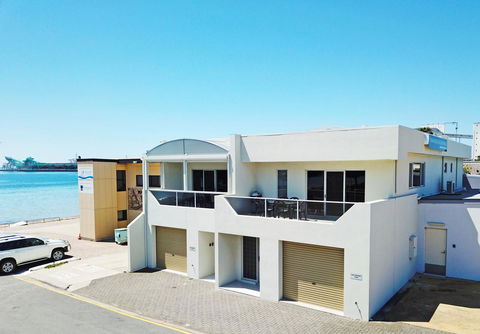 Tasman Beachside Apartment - Accommodation Whitsundays 2