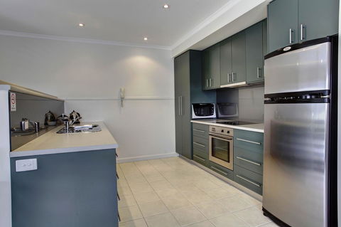 Tasman Beachside Apartment - Accommodation Whitsundays 3