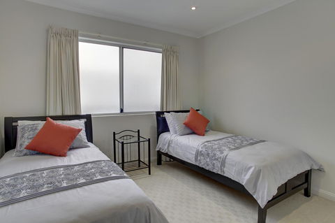 Tasman Beachside Apartment - Accommodation Whitsundays 9
