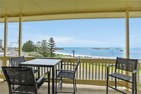 The Dolphins Beachfront Apartments - Accommodation Whitsundays 9