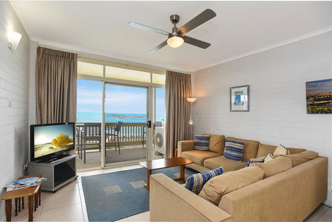 The Dolphins Beachfront Apartments - Accommodation Whitsundays 13