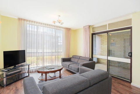 The Dolphins Beachfront Apartments - Accommodation Whitsundays 5