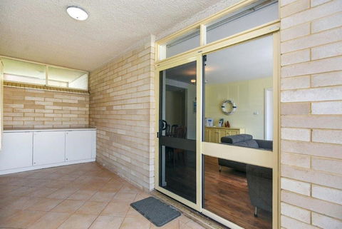 The Dolphins Beachfront Apartments - Accommodation Whitsundays 3