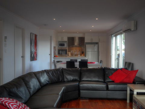 Home On Torrens - Accommodation Whitsundays 28