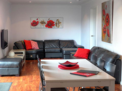 Home On Torrens - Accommodation Whitsundays 24