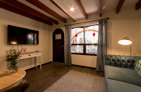 The Manor Basket Range - Accommodation Whitsundays 7