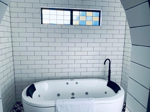 The Manor Basket Range - Accommodation Whitsundays 11