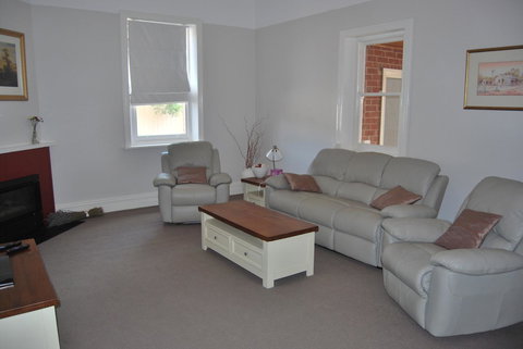 Jacaranda Cottage - Accommodation Whitsundays 6