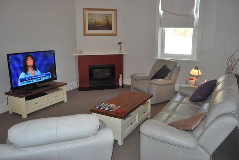 Jacaranda Cottage - Accommodation Whitsundays 2