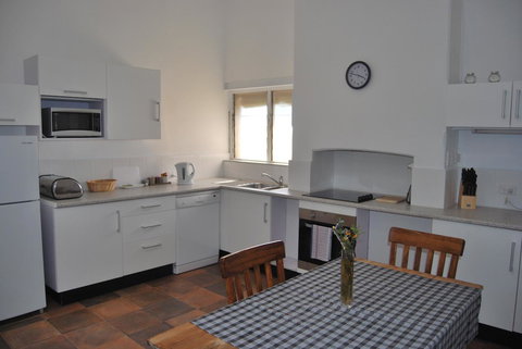 Jacaranda Cottage - Accommodation Whitsundays 8