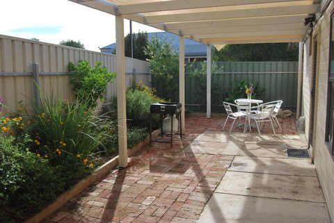 Jacaranda Cottage - Accommodation Whitsundays 5