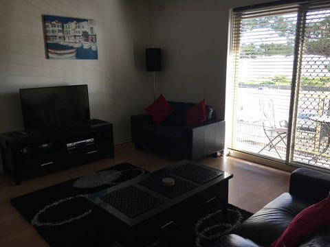 Adelaide - Semaphore Beach Front - Accommodation Whitsundays 2