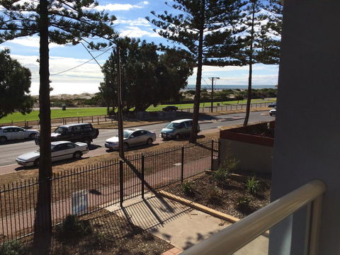 Adelaide - Semaphore Beach Front - Accommodation Whitsundays 27