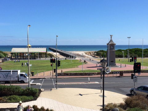 Adelaide - Semaphore Beach Front - Accommodation Whitsundays 25