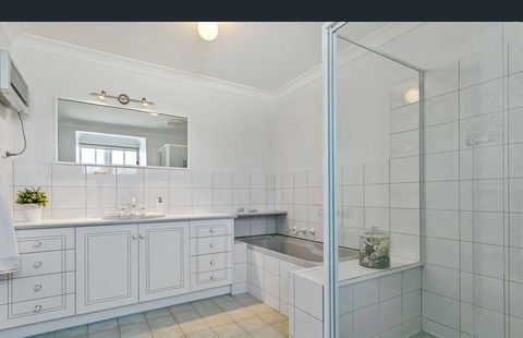 Angaston House - Accommodation Whitsundays 14