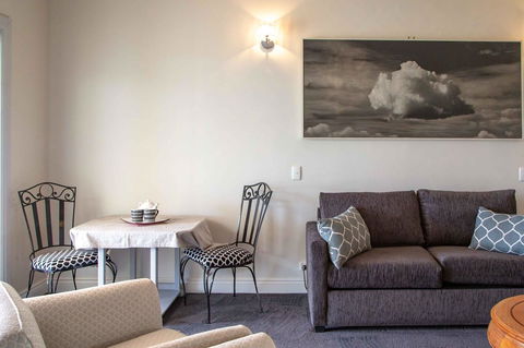 Angaston House - Accommodation Whitsundays 8