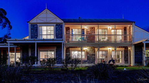 Angaston House - Accommodation Whitsundays 0