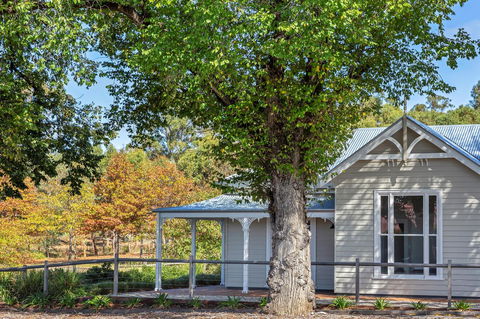 Grandview Accommodation - The Elm Tree Apartments - Accommodation Whitsundays 1