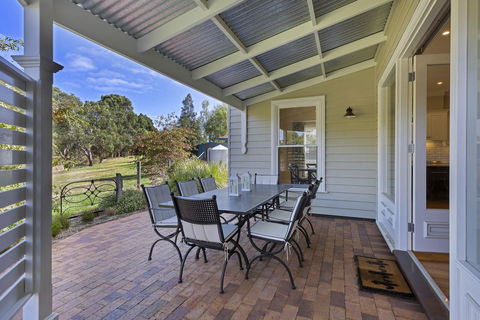 Grandview Accommodation - The Elm Tree Apartments - Accommodation Whitsundays 5