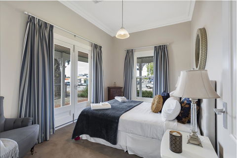 Grandview Accommodation - The Elm Tree Apartments - Accommodation Whitsundays 10