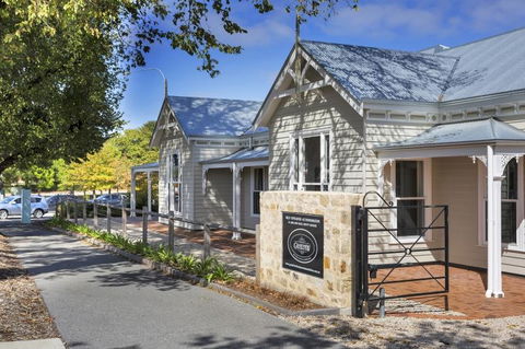 Grandview Accommodation - The Elm Tree Apartments - Accommodation Whitsundays 0