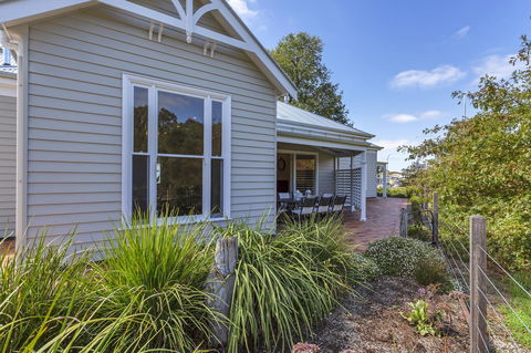 Grandview Accommodation - The Elm Tree Apartments - Accommodation Whitsundays 24