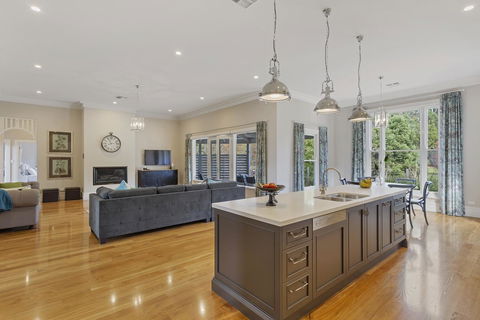 Grandview Accommodation - The Elm Tree Apartments - Accommodation Whitsundays 17