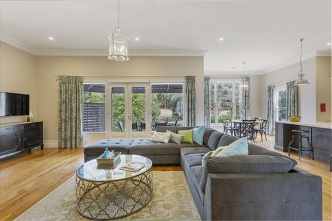 Grandview Accommodation - The Elm Tree Apartments - Accommodation Whitsundays 4