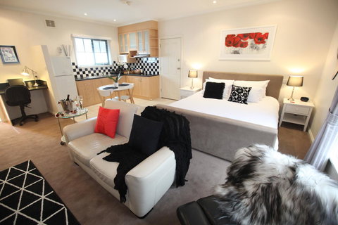 Wine And Roses Bed And Breakfast - Accommodation Whitsundays 9