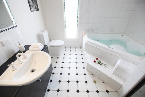 Wine And Roses Bed And Breakfast - Accommodation Whitsundays 11