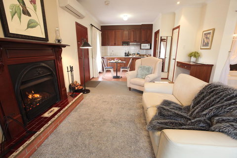 Wine And Roses Bed And Breakfast - Accommodation Whitsundays 16