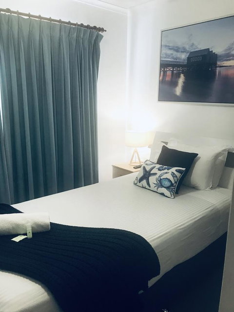 OCEAN BREEZE MOTEL - Accommodation Whitsundays 10