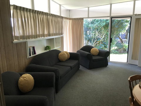 OCEAN BREEZE MOTEL - Accommodation Whitsundays 12