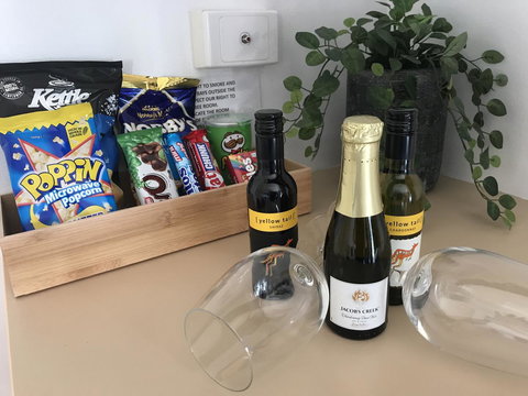 OCEAN BREEZE MOTEL - Accommodation Whitsundays 15