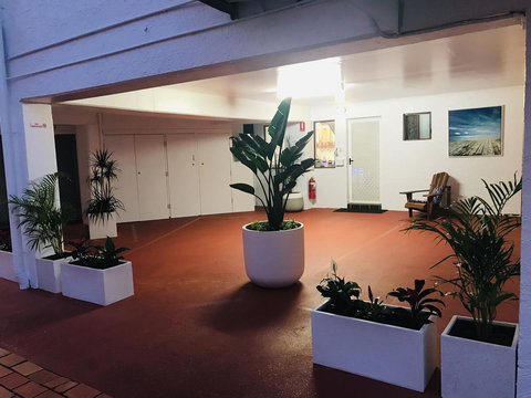 OCEAN BREEZE MOTEL - Accommodation Whitsundays 4