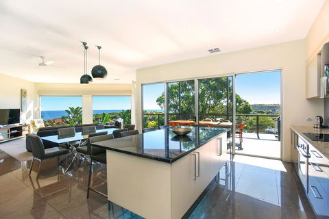 Lavina Luxury Beach House - Accommodation Whitsundays 8