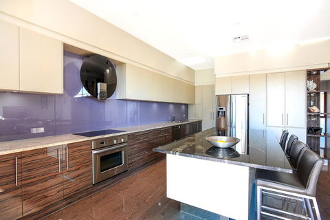Lavina Luxury Beach House - Accommodation Whitsundays 9