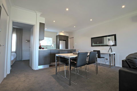 Adelaide DressCircle Apartments - Archer Street - Accommodation Whitsundays 8