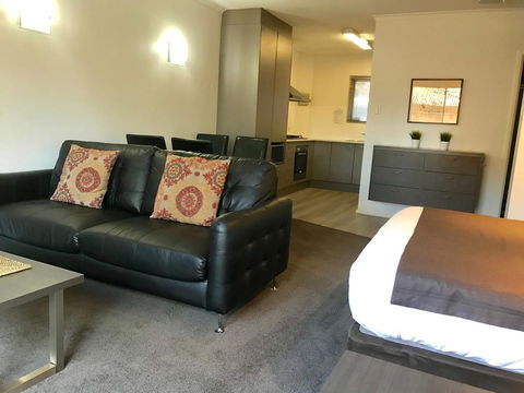 Adelaide DressCircle Apartments - Archer Street - Accommodation Whitsundays 2