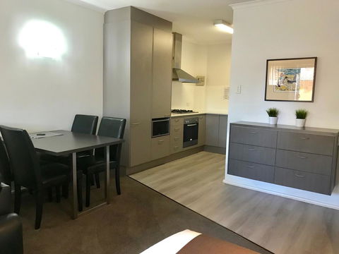 Adelaide DressCircle Apartments - Archer Street - Accommodation Whitsundays 5