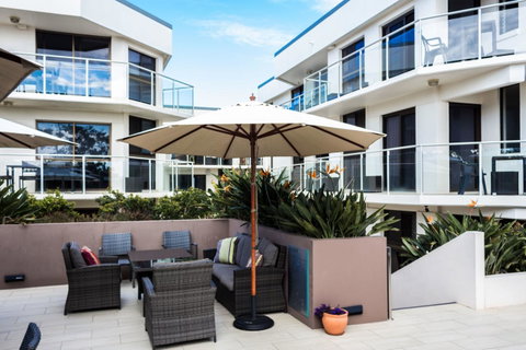 Bayview Beachfront Apartments, In Town Right On The Beach - Accommodation Whitsundays 26