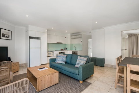 Bayview Beachfront Apartments, In Town Right On The Beach - Accommodation Whitsundays 41