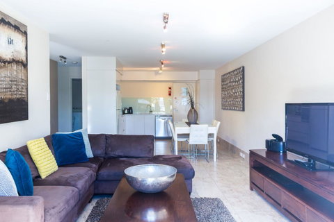 Bayview Beachfront Apartments, In Town Right On The Beach - Accommodation Whitsundays 43